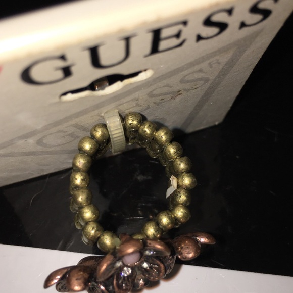 New-Rose golden GUESS Cluster Stacked Costume Ring - Picture 7 of 8